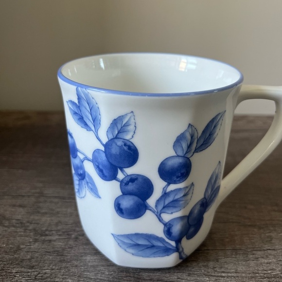 Tiffany & Co. Tiffany Nature 1996 Collection Blueberry Glass Mug - Picture 2 of 10